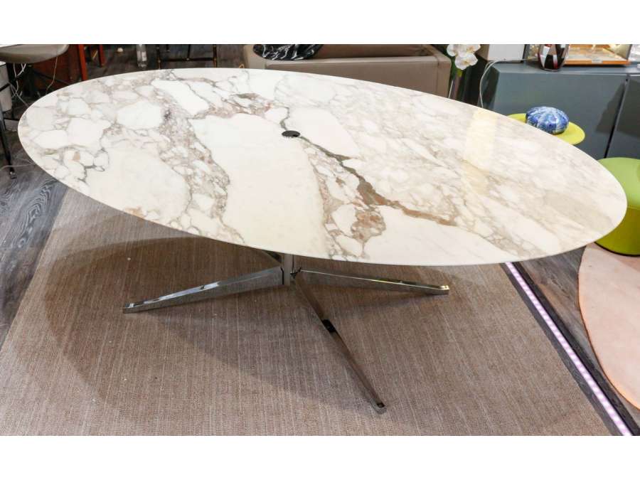 Table Ovale en Marbre par Florence KNOLL