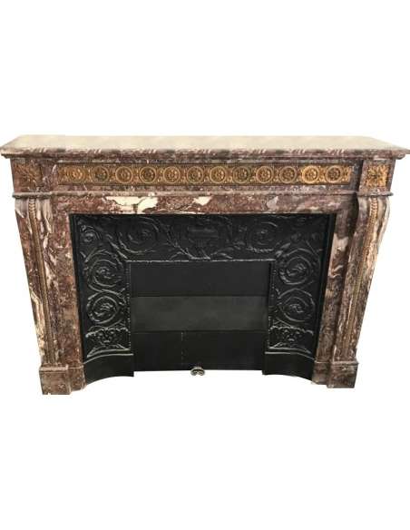 ANTIQUE LOUIS XVI STYLE FIREPLACE IN RED RANCE MARBLE WITH BRONZES , 19TH CENTURY.-Bozaart