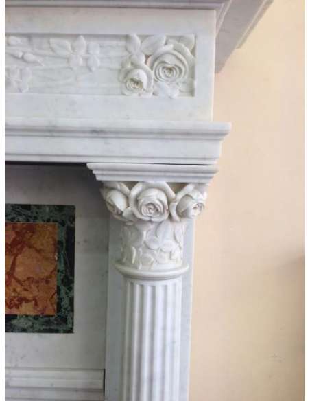 Magnifique cheminée ancienne Art nouveau a décors de roses en marbre blanc carrare.-Bozaart
