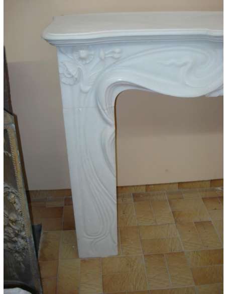 Rare cheminée art nouveau à tête de femme en marbre blanc statuaire-Bozaart