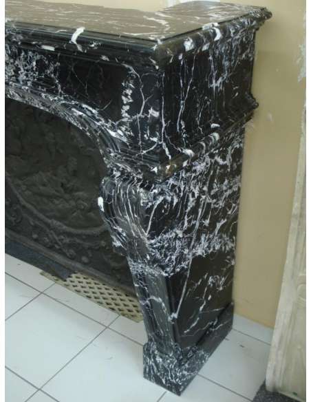 Cheminée d’époque louis xiv en marbre noir grand antique-Bozaart
