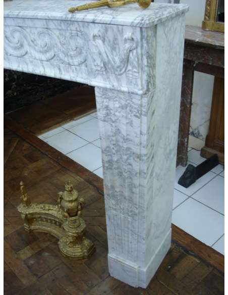 Cheminée ancienne d’époque Louis XVI en marbre blanc carrare-Bozaart