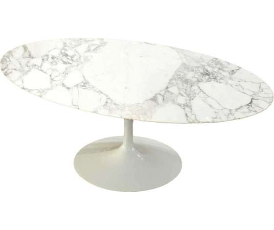 Tulipe oval coffee table in arabescato marble