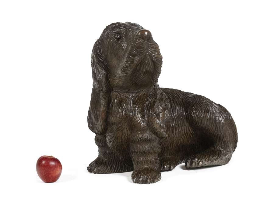 Chien en tilleul sculpté. Art nouveau de 1900