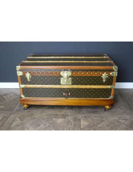 1920s Louis Vuitton trunk with stamped monogram-Bozaart