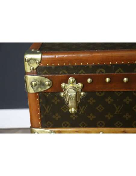 1920s Louis Vuitton trunk with stamped monogram-Bozaart