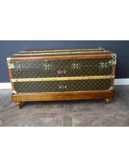 1920s Louis Vuitton trunk with stamped monogram-Bozaart