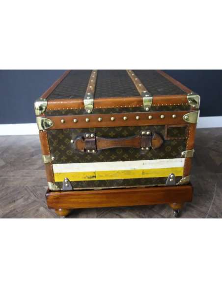 1920s Louis Vuitton trunk with stamped monogram-Bozaart