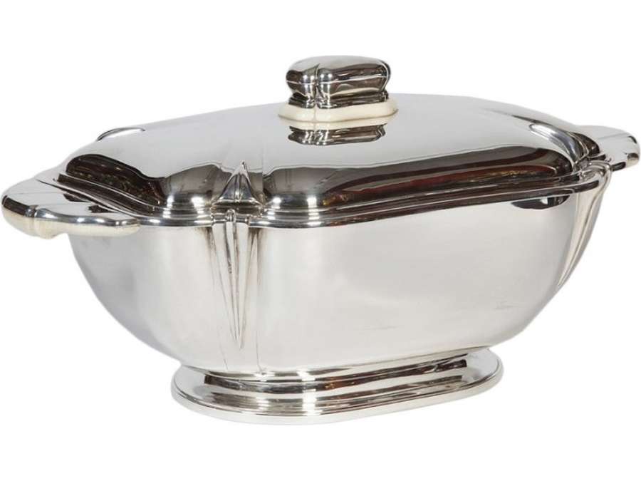 Centerpiece in the shape of a soup tureen in solid silver - Art Deco style - 20th century - Goldsmith R. Ruys -