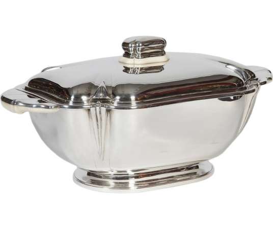 Centerpiece in the shape of a soup tureen in solid silver - Art Deco style - 20th century - Goldsmith R. Ruys -