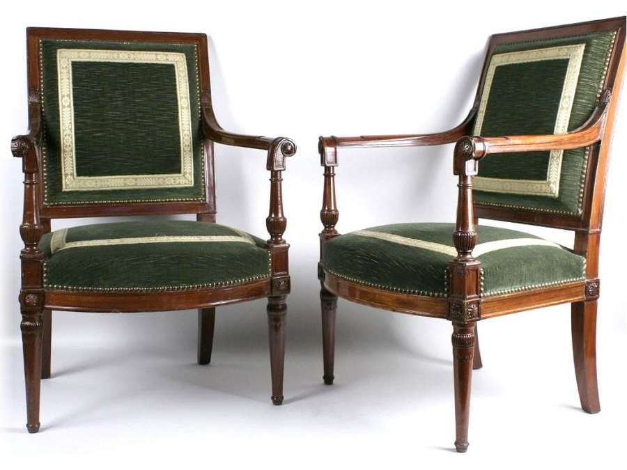 Paire de fauteuils du Château de St Cloud d'époque Directoire (1795-1799). XVIIIème siècle.