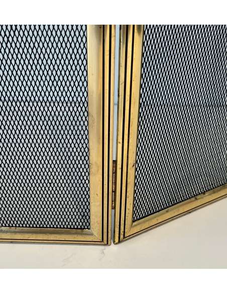 Neoclassical-style fire screen in brass and wire mesh from the 1970s-Bozaart