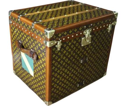 Louis Vuitton Art Deco trunk from the 20th century