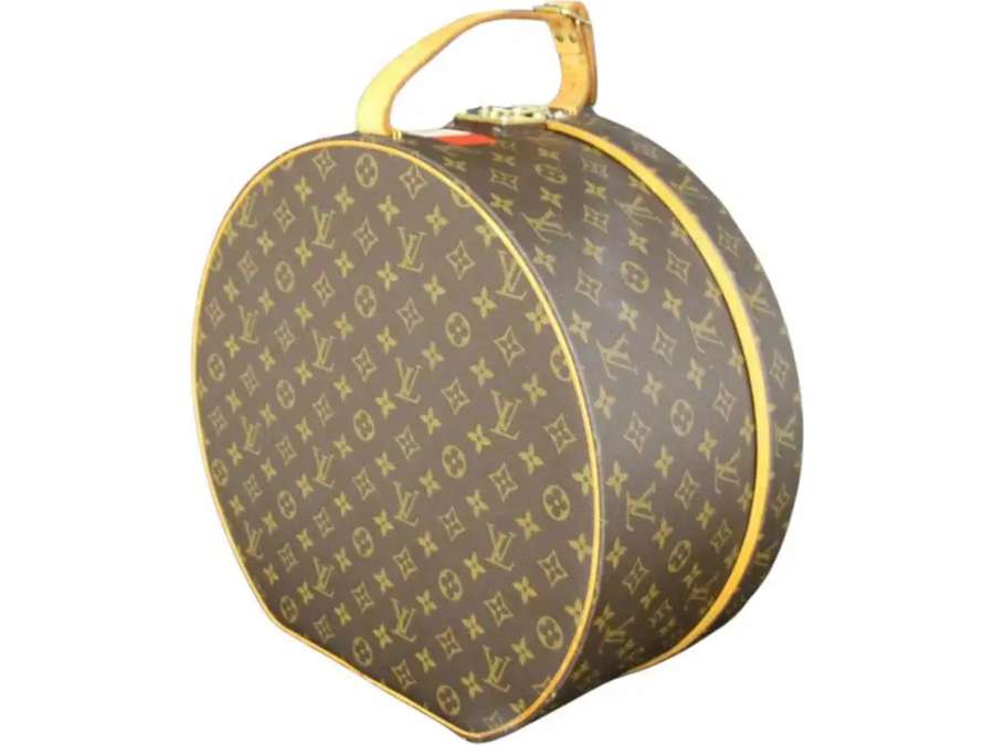 Round Louis Vuitton trunk from the 80s