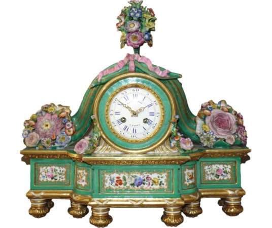 Romantic clock in painted and gilded porcelain signed Raingo