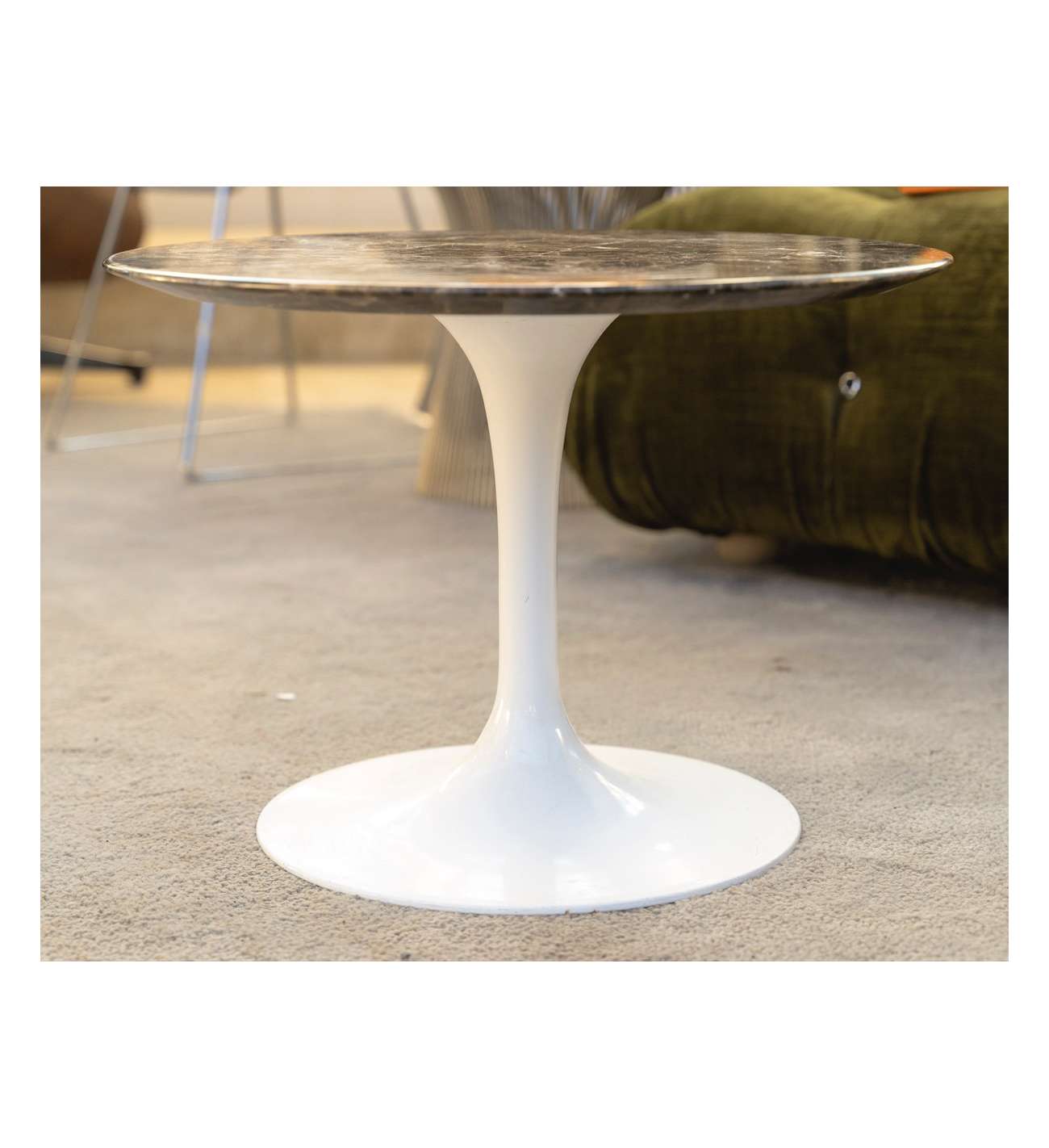 Eero Saarinen & Knoll, 2 “tulip”... Eero Saarinen & Knoll, 2 “tulip” pedestal tables in “EMPERADOR” marble, 20th century