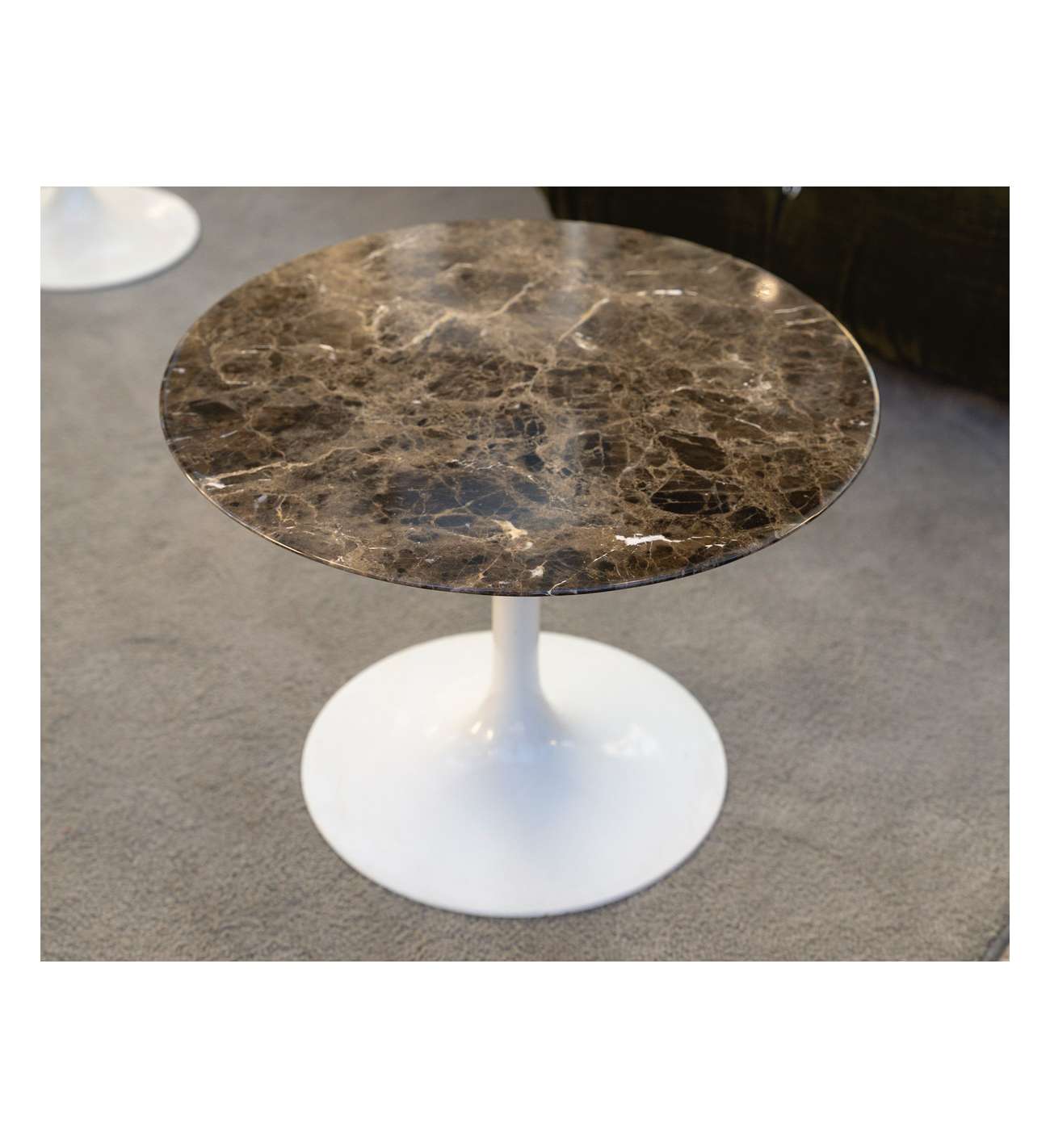 Eero Saarinen & Knoll, 2 guéridons «... Eero Saarinen & Knoll, 2 guéridons « tulipe » marbre "EMPERADOR", XXth