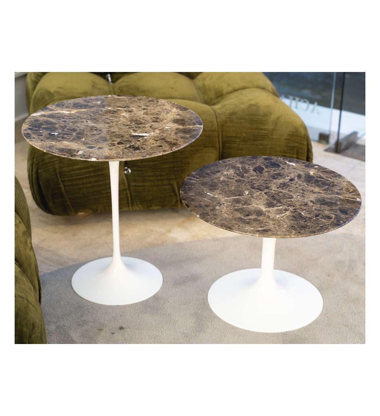 Eero Saarinen & Knoll, 2 guéridons «... Eero Saarinen & Knoll, 2 guéridons « tulipe » marbre "EMPERADOR", XXth