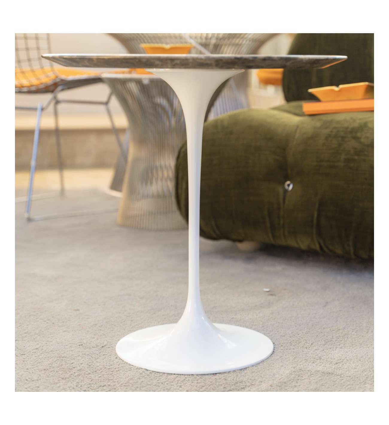 Eero Saarinen & Knoll, 2 guéridons «... Eero Saarinen & Knoll, 2 guéridons « tulipe » marbre "EMPERADOR", XXth