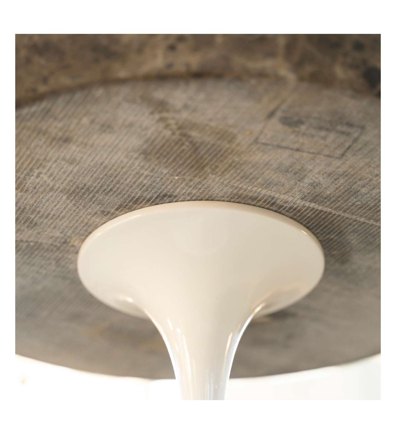 Eero Saarinen & Knoll, 2 “tulip”... Eero Saarinen & Knoll, 2 “tulip” pedestal tables in “EMPERADOR” marble, 20th century