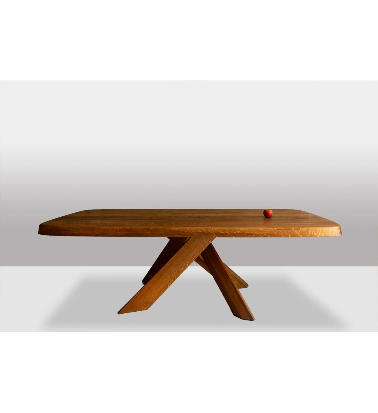 Pierre Chapo. Table de salle à manger... Pierre Chapo. Table de salle à manger modèle « T35D », en chêne blond.