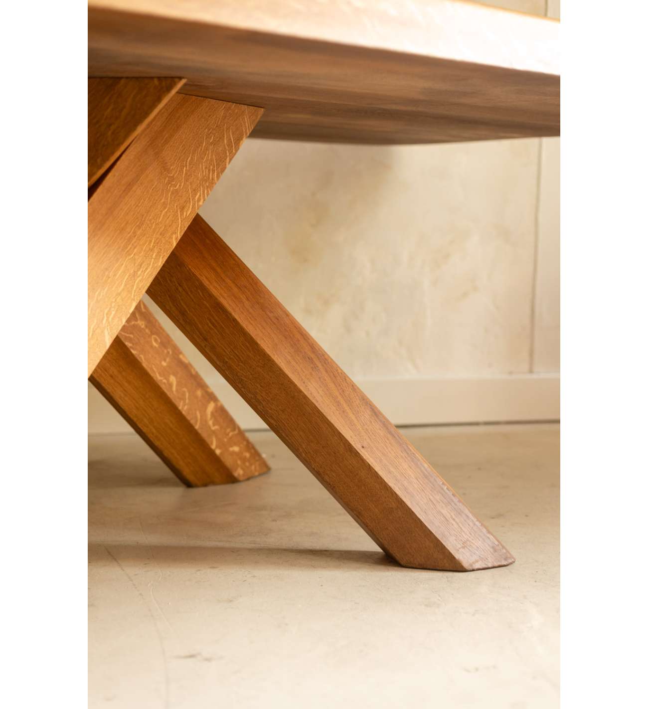 Pierre Chapo. Table de salle à manger... Pierre Chapo. Table de salle à manger modèle « T35D », en chêne blond.