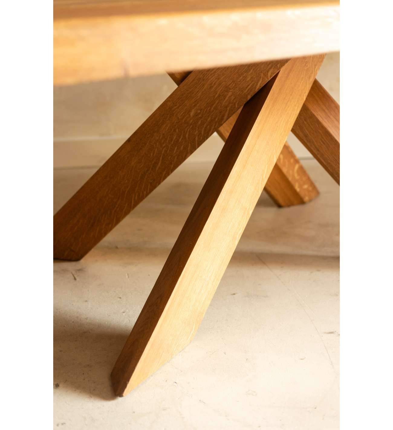 Pierre Chapo. Table de salle à manger... Pierre Chapo. Table de salle à manger modèle « T35D », en chêne blond.