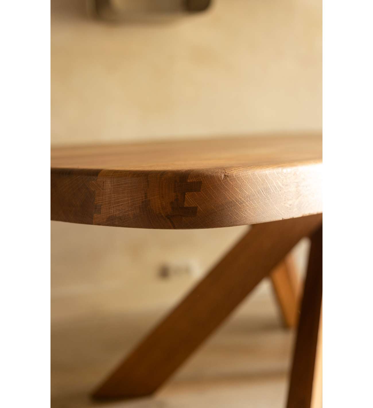Pierre Chapo. Table de salle à manger... Pierre Chapo. Table de salle à manger modèle « T35D », en chêne blond.