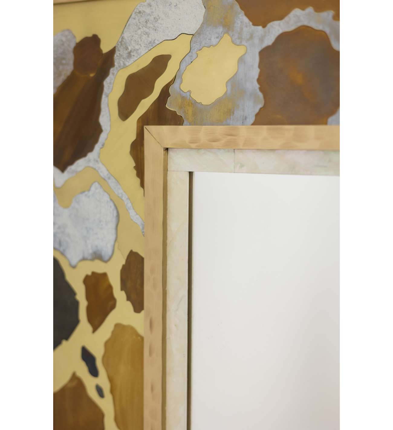 Mirror in oxidized and patinated... Mirror in oxidized and patinated brass marquetry. Artist’s work.