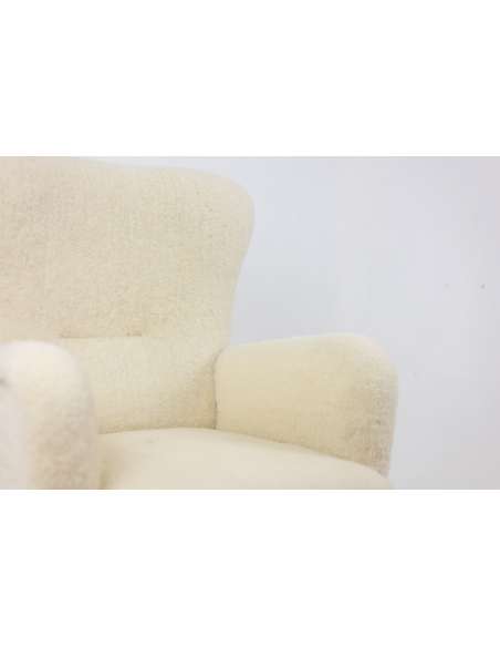 Armchair, or bergère, with its bouclette fabric. 1950s -Bozaart