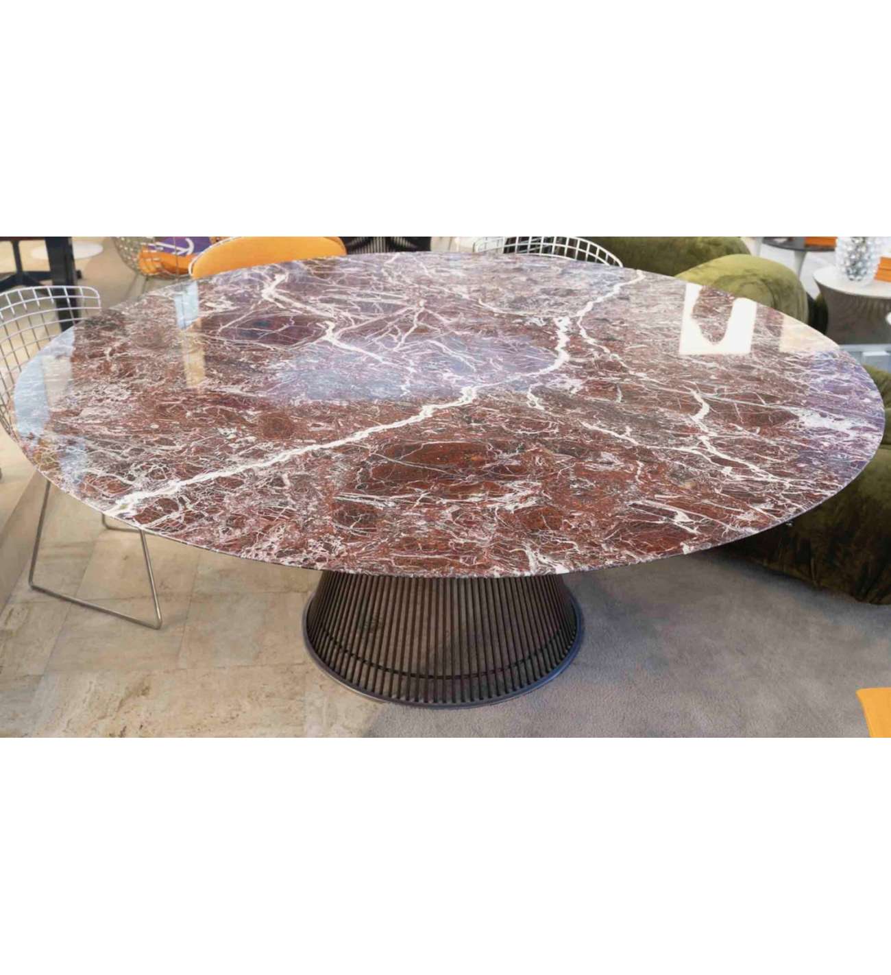 KNOLL éditions & PLATNER , table... KNOLL éditions & PLATNER , table rondeØ 180 cm marbre Rouge Rubis