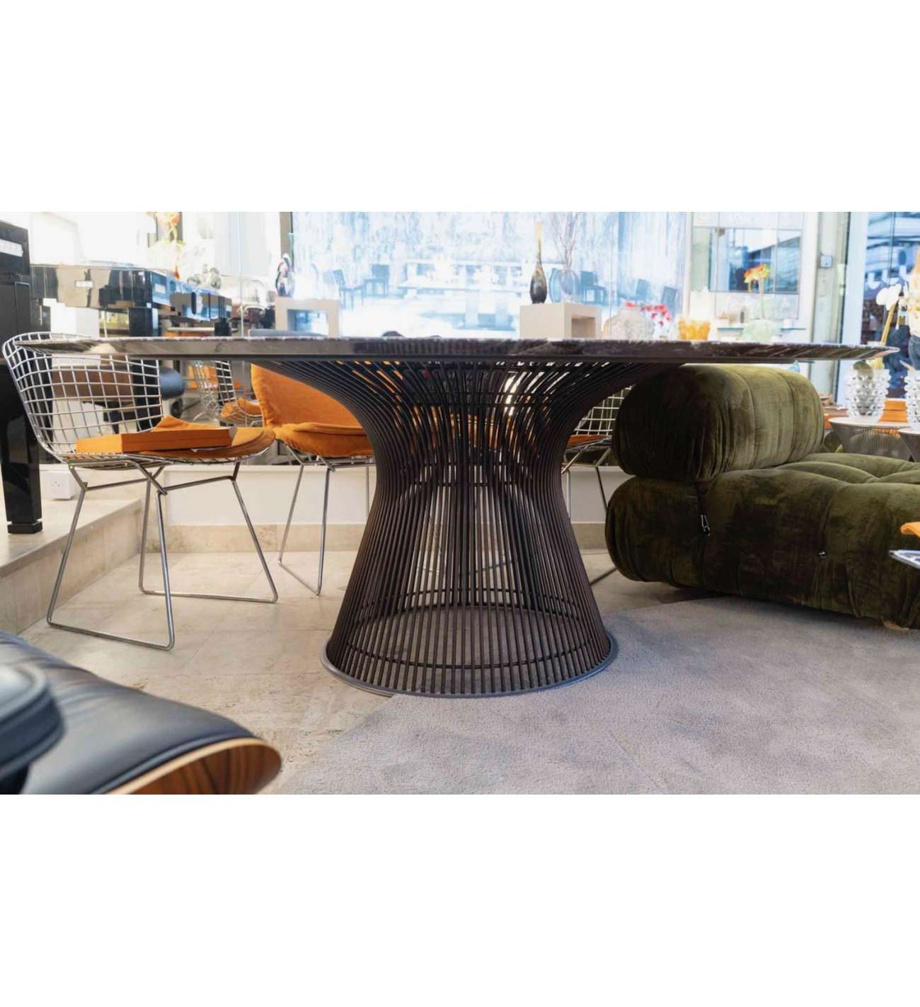 KNOLL éditions & PLATNER , table... KNOLL éditions & PLATNER , table rondeØ 180 cm marbre Rouge Rubis