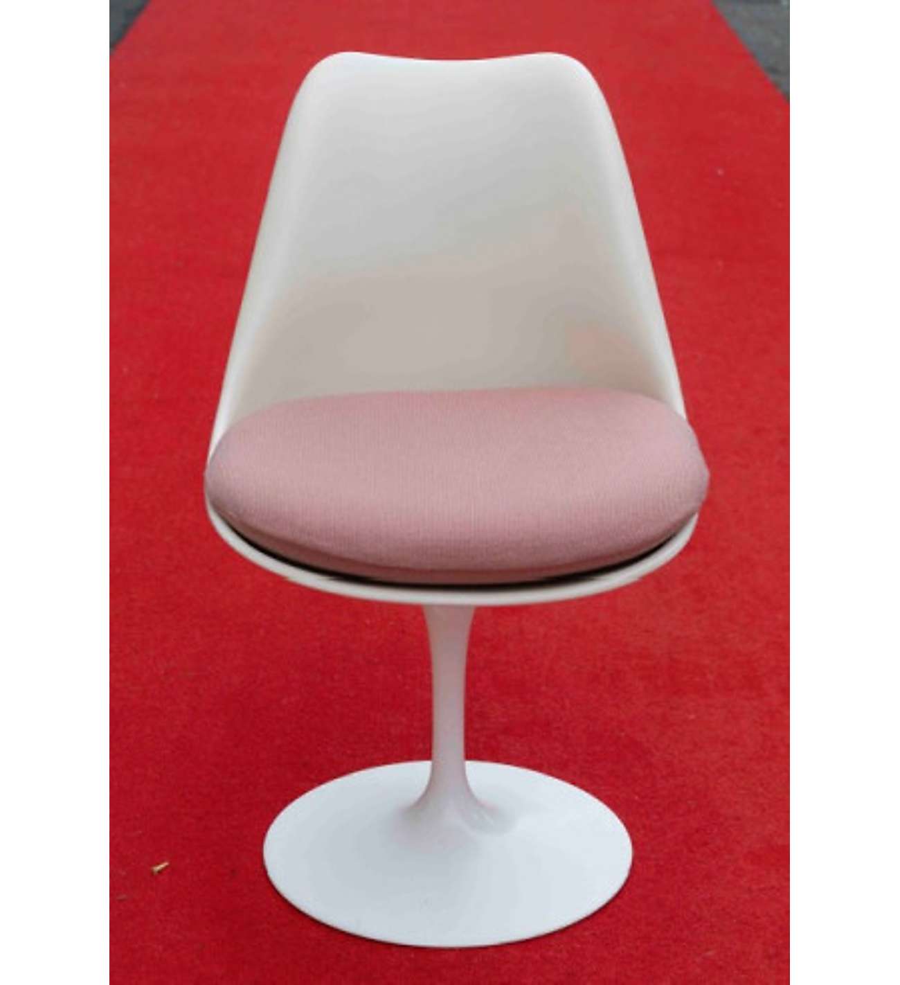 Eero Saarinen (1910–1961) & Knoll... Eero Saarinen (1910–1961) & Knoll International (publisher) 6 swivel chairs
