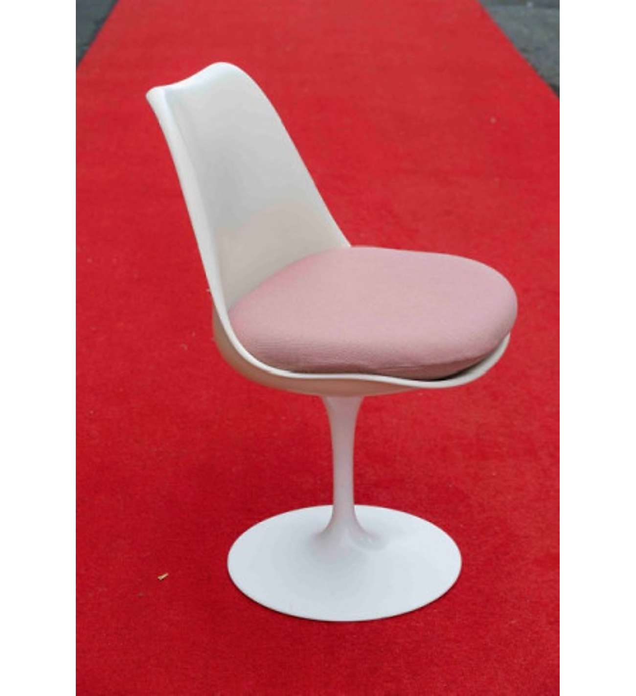 Eero Saarinen (1910–1961) & Knoll... Eero Saarinen (1910–1961) & Knoll International (publisher) 6 swivel chairs