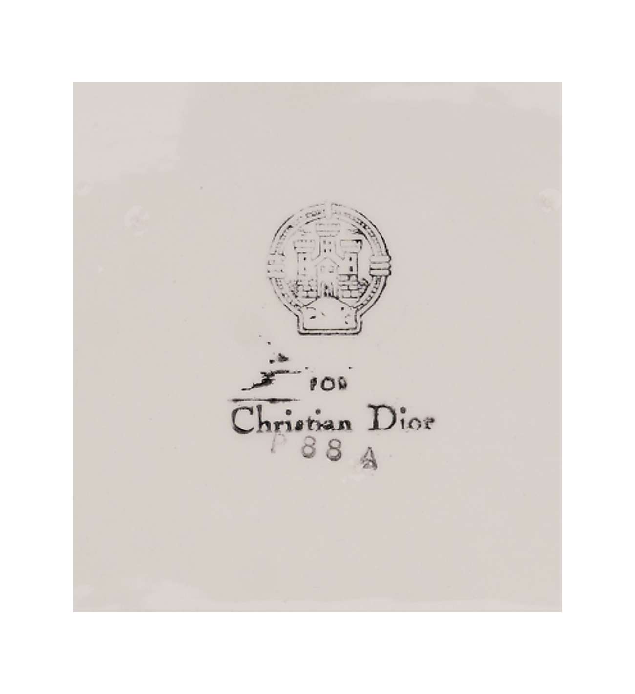 CHRISTIAN DIOR VIDE-POCHES PORCELAINE... CHRISTIAN DIOR VIDE-POCHES PORCELAINE COQUILLAGE