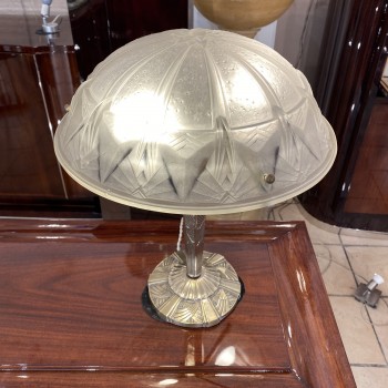 Lampe en bronze argentée et... 2