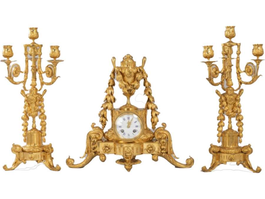 An elegant gilt bronze trim with matt and burnished mercury