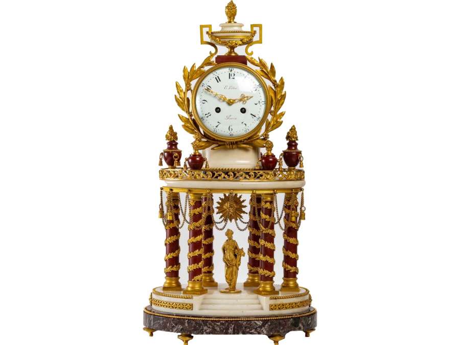 A Clock in Louis XVI Style. XIXème siècle.