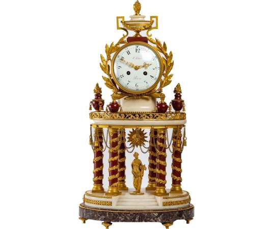 Pendule de style Louis XVI.  XIXème siècle.