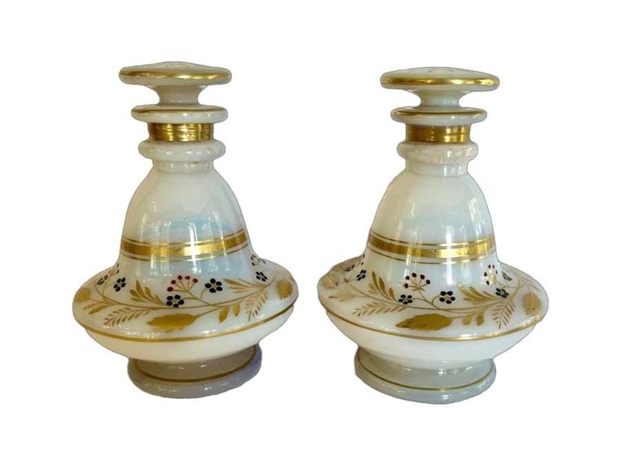 Pair of bottles + in opaline "soap bubble". Charles X period