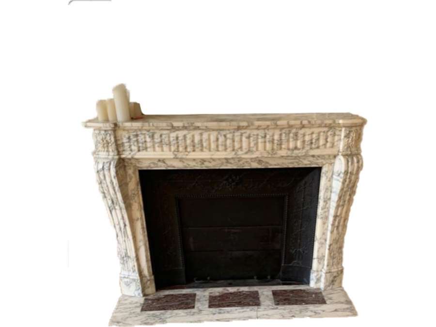 Elegant antique louis xvi style fireplace in arabescato marble dating from the end of the 19th century