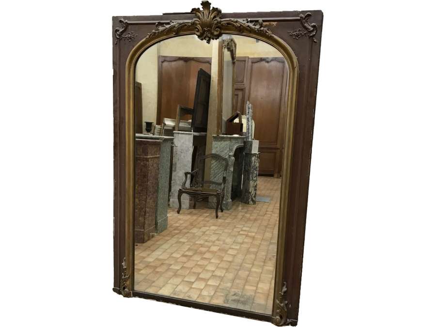 Jolie paire de miroirs de cheminées peint de style Louis XV datant de la fin du XIXème siècle