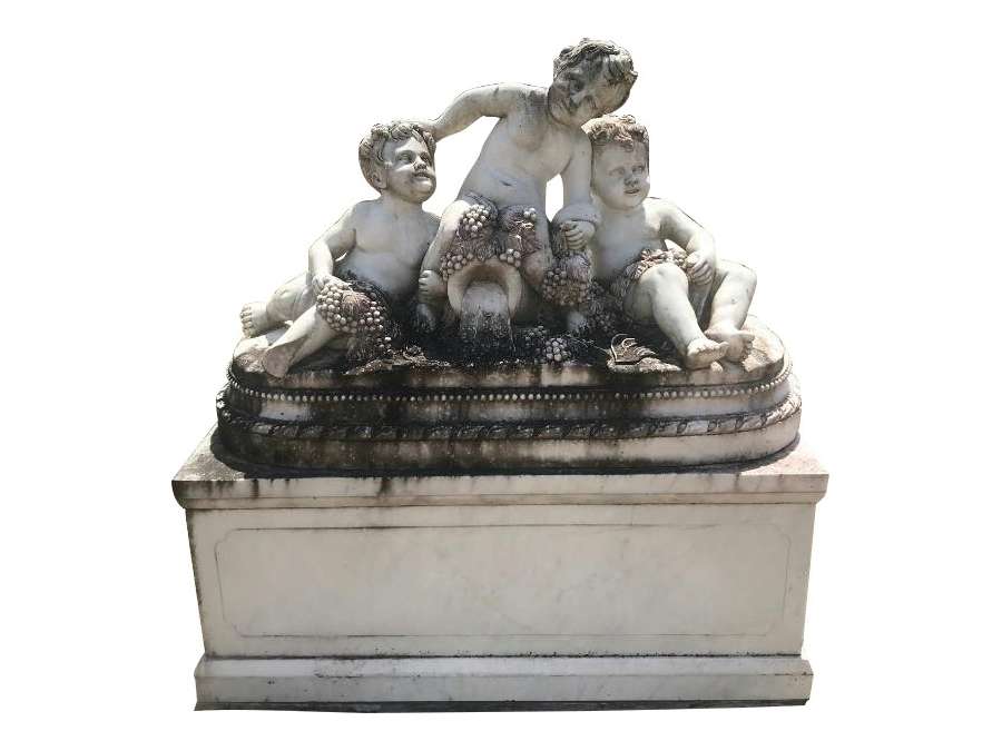 Magnifique groupe en marbre blanc statuaire représentant des enfants