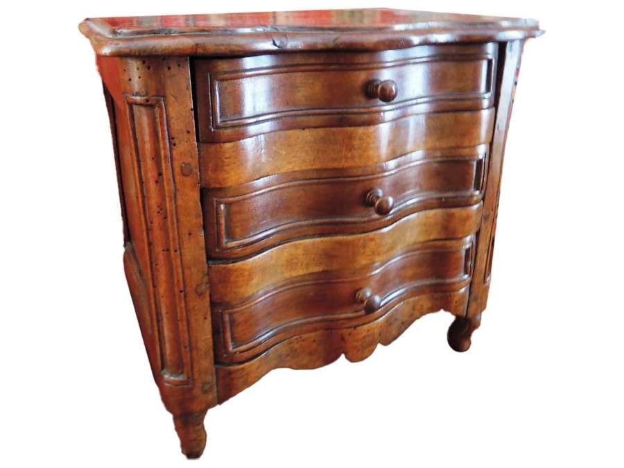 Petite commode+en noyer de 18eme siècle