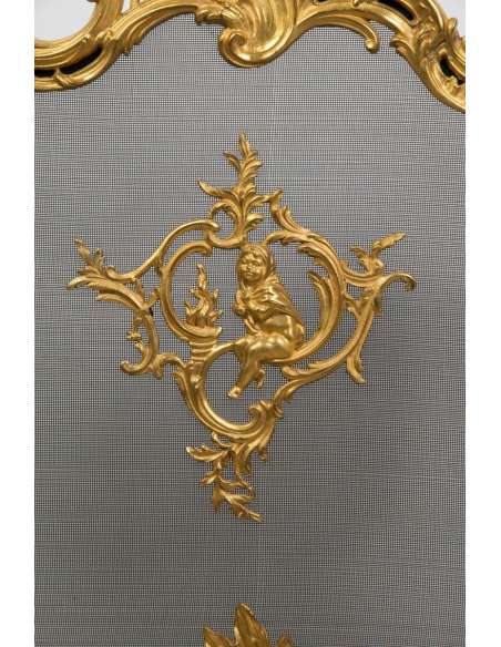 Ecran De Cheminée à Riche Décoration En Bronze Ciselé De Style Louis XV En Parfait état. - chenets, accessoires de cheminée-Bozaart