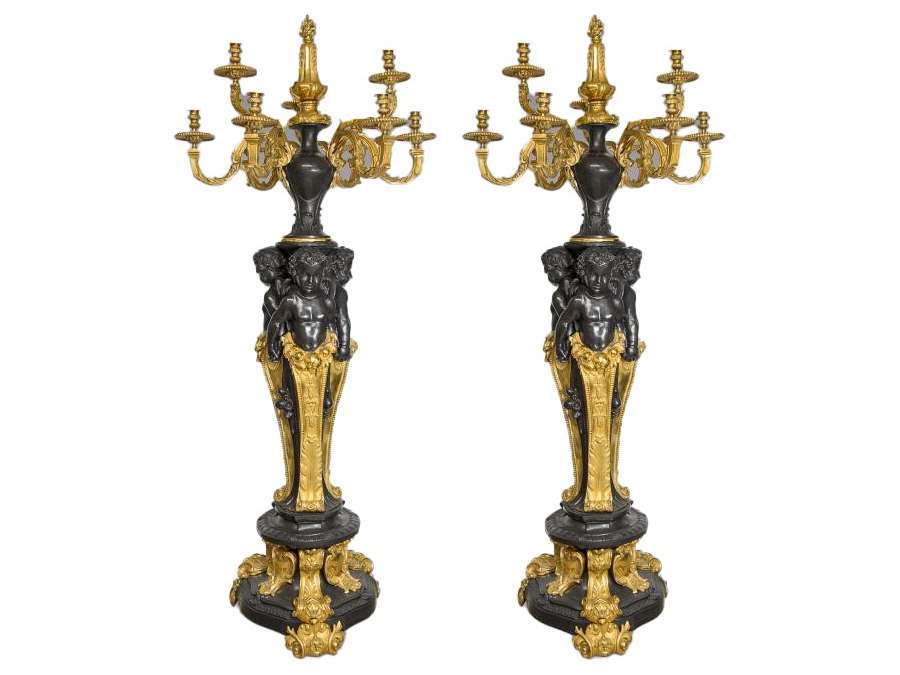 Paire De Candelabres En Bronze Mat Et Doré - Style Napoleon III Aux Bébés