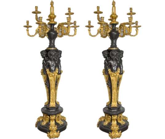 Paire De Candelabres En Bronze Mat Et Doré - Style Napoleon III Aux Bébés